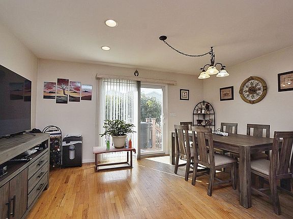 4th image of 10 Crossfield Ave