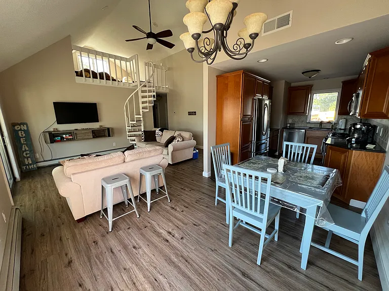 709 Bowsprit Point — Photo 2