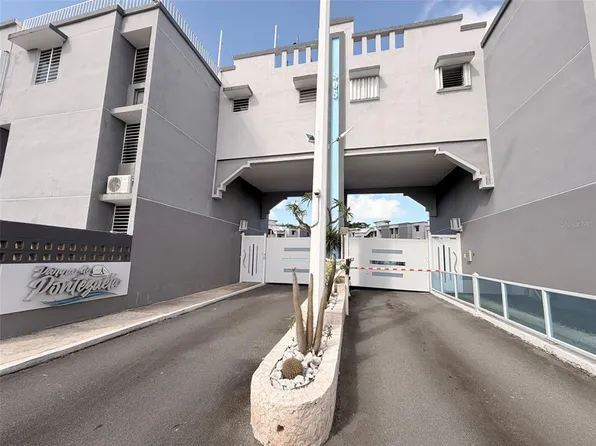 21 Parque De Pontezuela #117, Carolina, PR 00983