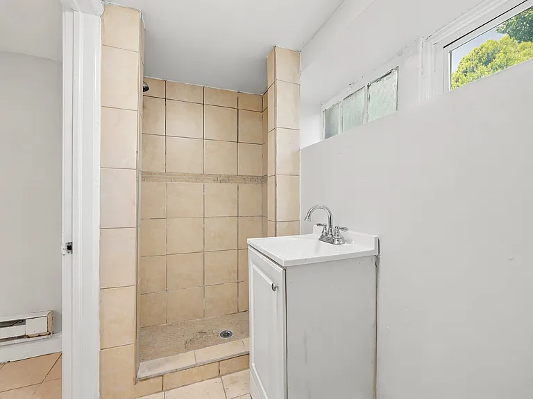 1873 E Tulpehocken St #L — Photo 9