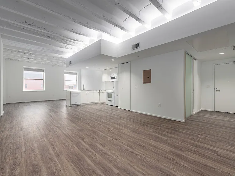Market District Lofts — Photo 8