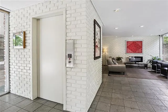 2511 Saint Charles Ave #302 — Photo 4