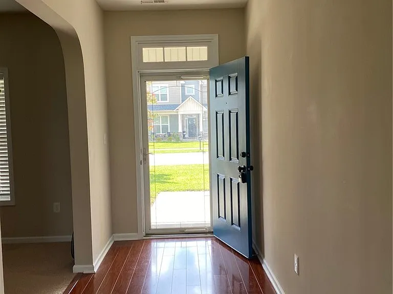 146 Fountain Grove Dr — Photo 3