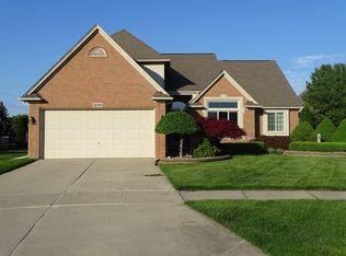 46970 Edgewater Dr, Macomb, MI 48044