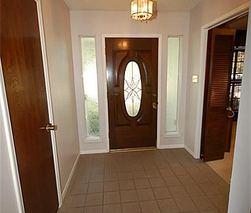 Tiled Entry Into Study and Living Room