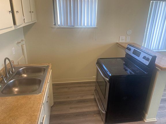 4th image of 2606 S Rosewood Ave #A-d