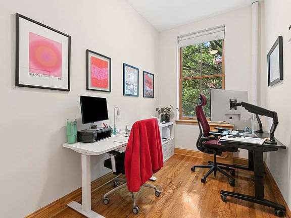 5th image of 548 1/2 Hudson St APT 2