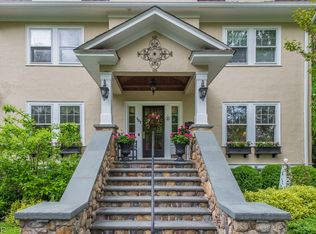 107 Hanover Rd, Mountain Lakes, NJ 07046