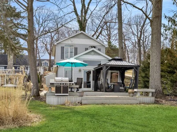 31112 Curran Beach Rd, Dowagiac, MI 49047