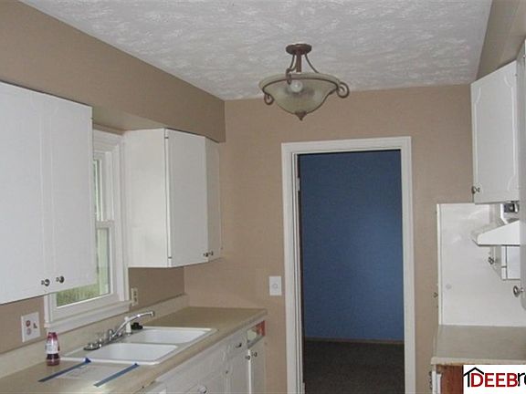 4th image of 8820 Valley View Dr