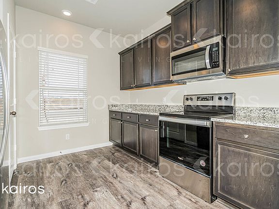 4th image of 700 Saint James Pl
