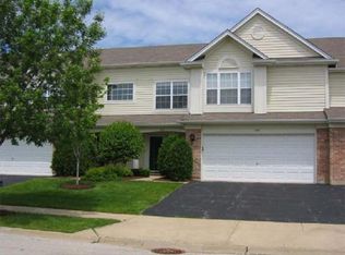 909 Waterford Ln, Elk Grove Village, IL 60007