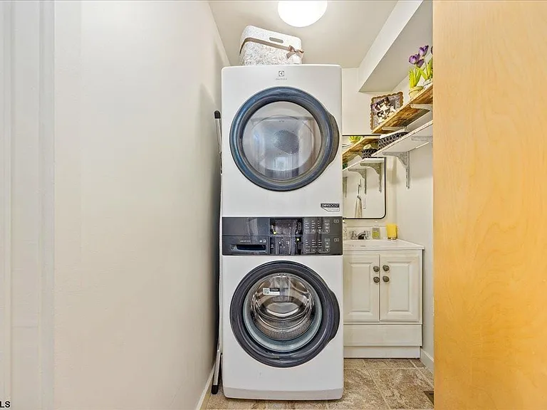 7701 Atlantic Ave #33A — Photo 43