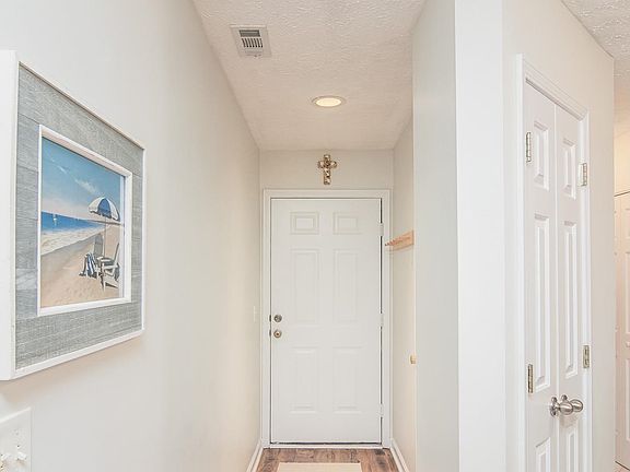 3rd image of 227 Pinehurst Ln. #6B