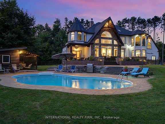 3rd image of 6 Pinehurst Ln