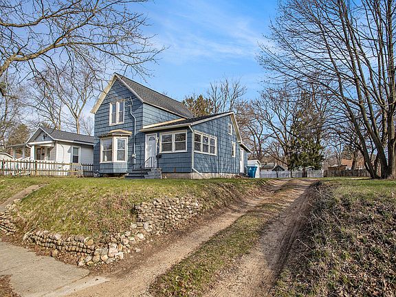 3rd image of 229 Laurel Dr