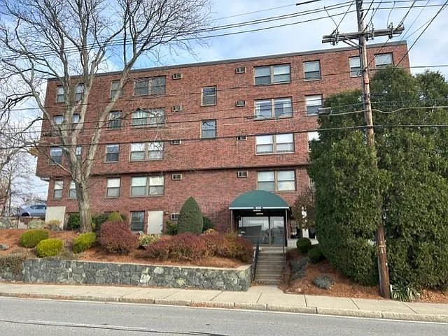 2 bed, 840 sqft, $2,300 — Photo 1