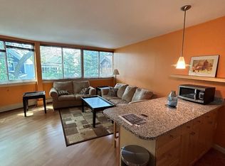 516 Green St APT 2C, Cambridge, MA 02139