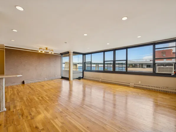 166-26 Powells Cove Boulevard image 2 of 24