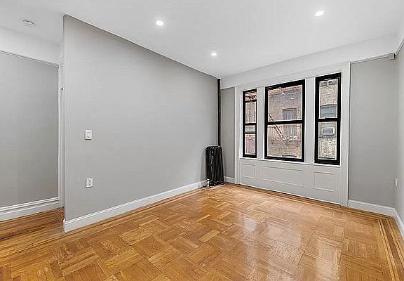 3rd image of 48 Saint Nicholas Pl APT 52