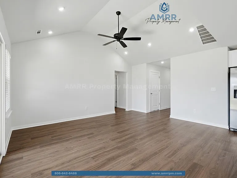 400 Cattleman Ln — Photo 11