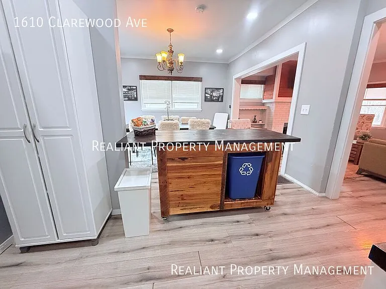 1610 Clarewood Ave — Photo 9