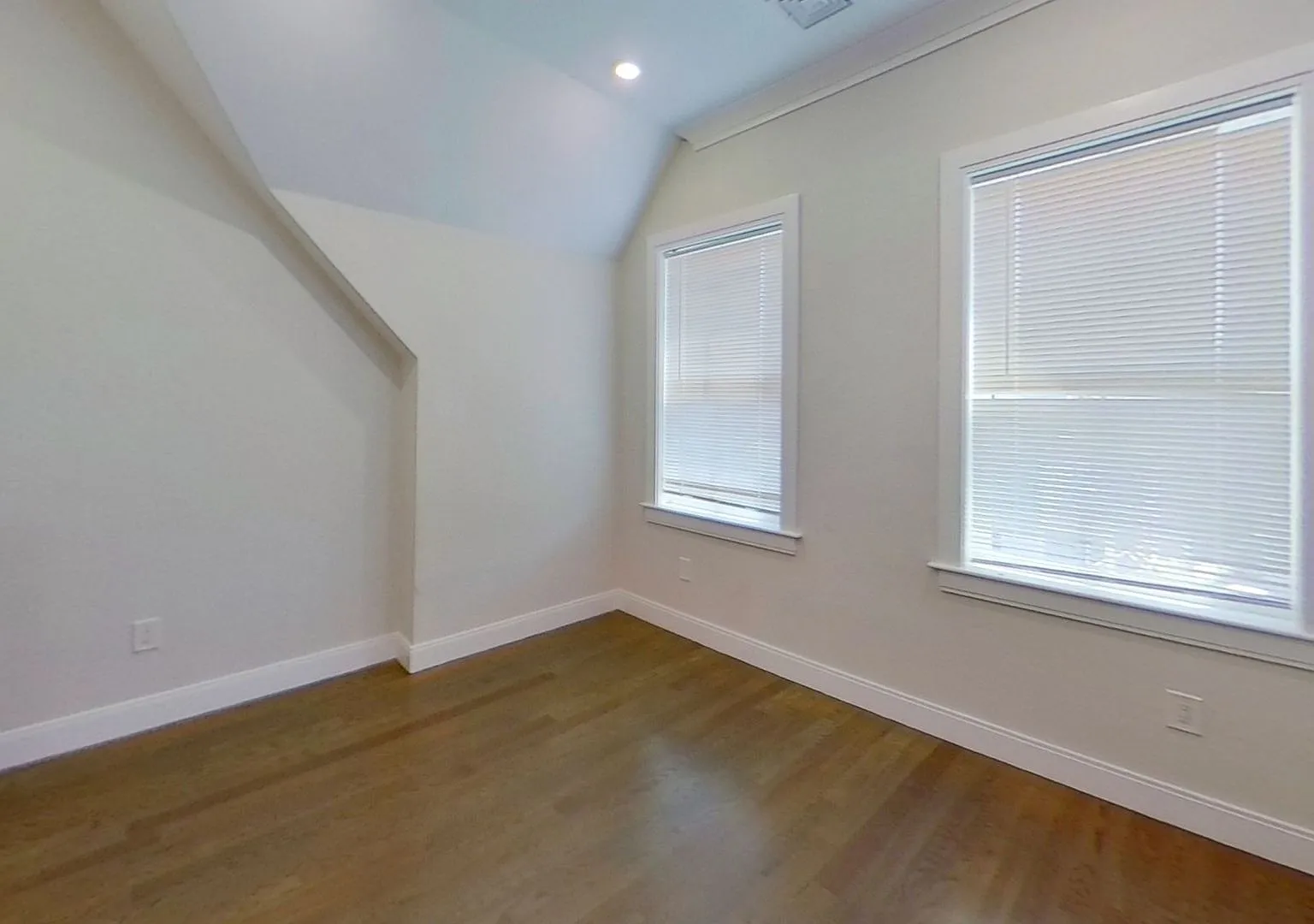 Avl 9/1/26 Allston 3BR/3BA with laundry in unit, AC — Photo 4