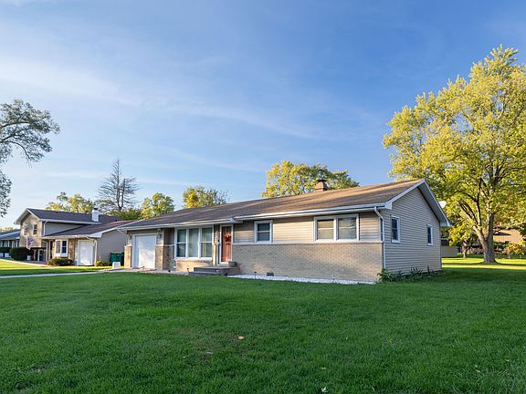 2nd image of 1850 W 58th Pl