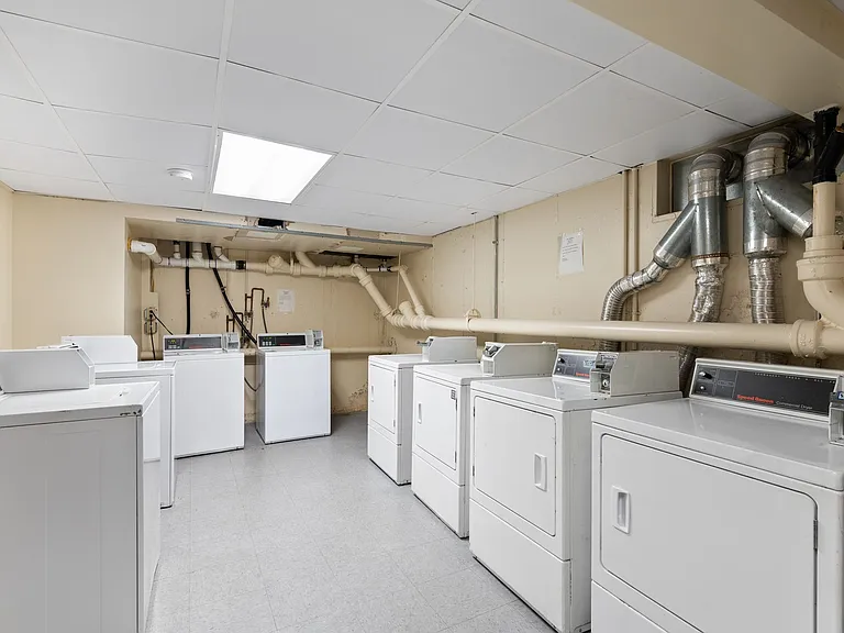 Doral Apartments — Photo 12