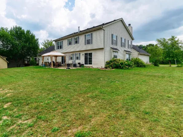 1302 E Buckwood Dr, Oak Creek, WI 53154