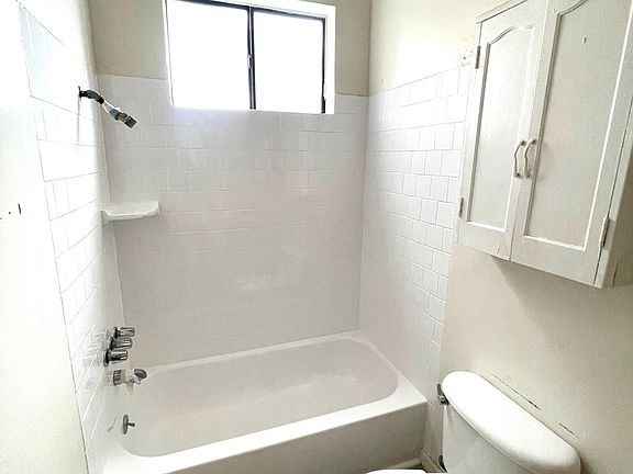 3rd image of 520 E Willow St APT 9