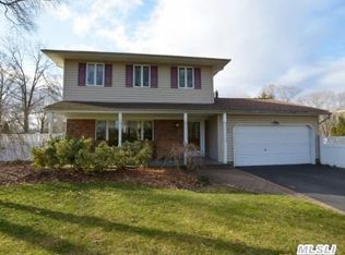 2 Pimlico Ct, Commack, NY 11725