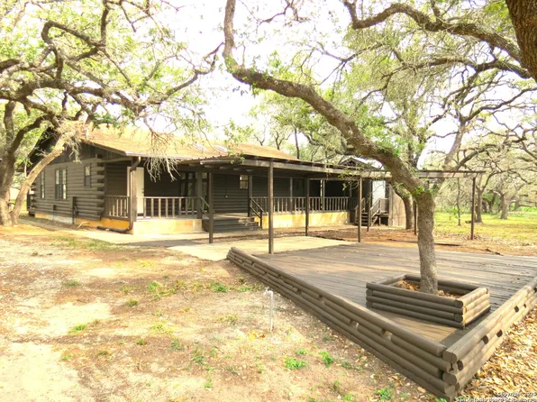 207 Misty Bend, Floresville, TX 78114