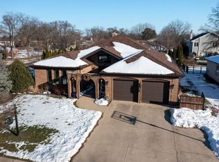 917 Tamer Ln, Glenview, IL 60025