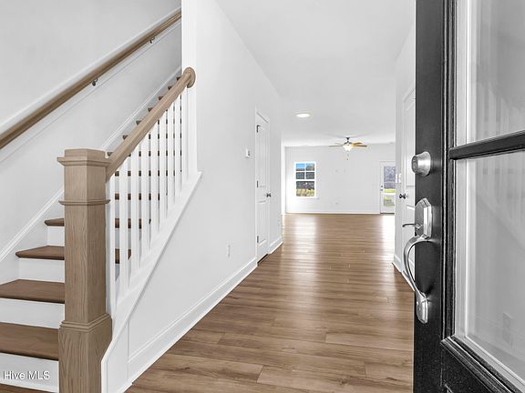 5th image of 830 Red Sky Drive NE