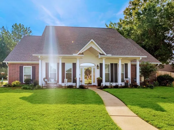 5802 Whitney Ln, Texarkana, TX 75503