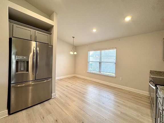 4th image of 3851 Redbud Way