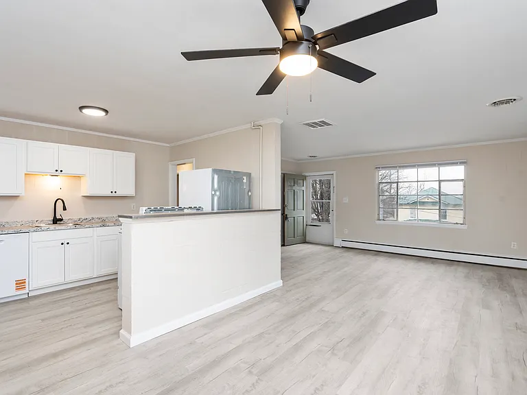 208 N Jefferson St — Photo 10