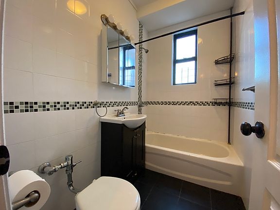 3rd image of 20 Crooke Ave #G5