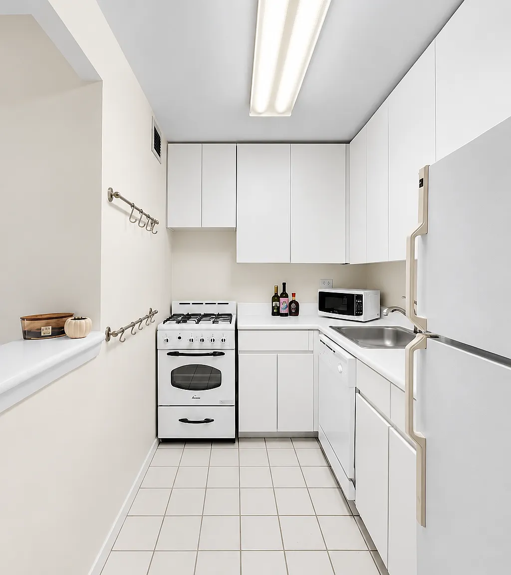 215 W 95th St — Photo 3