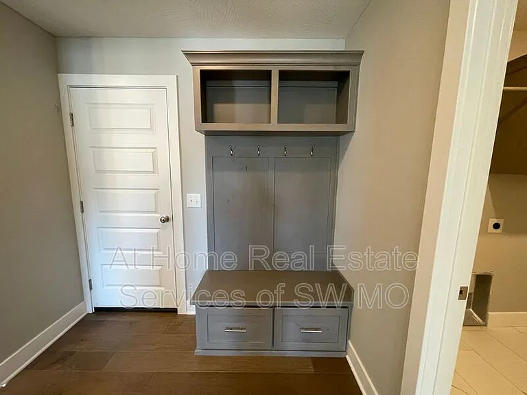 5943 S Iris Ln — Photo 7