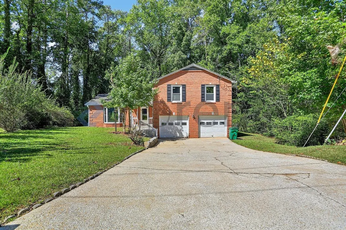 4 bed, 2100 sqft, $2,275 — Photo 1