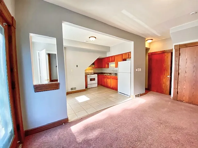 2925 N Maryland Ave — Photo 3
