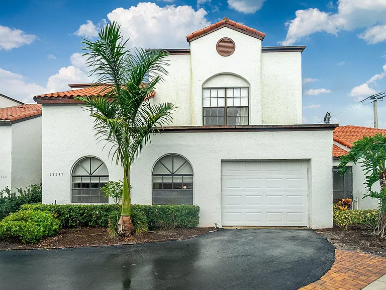 13547 Fountain View Blvd — Photo 32