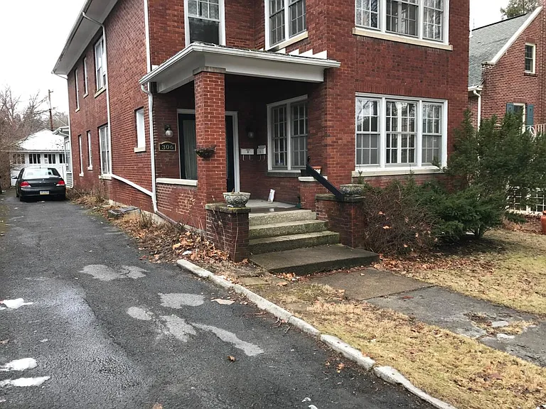 306 S Gill St #1 — Photo 4