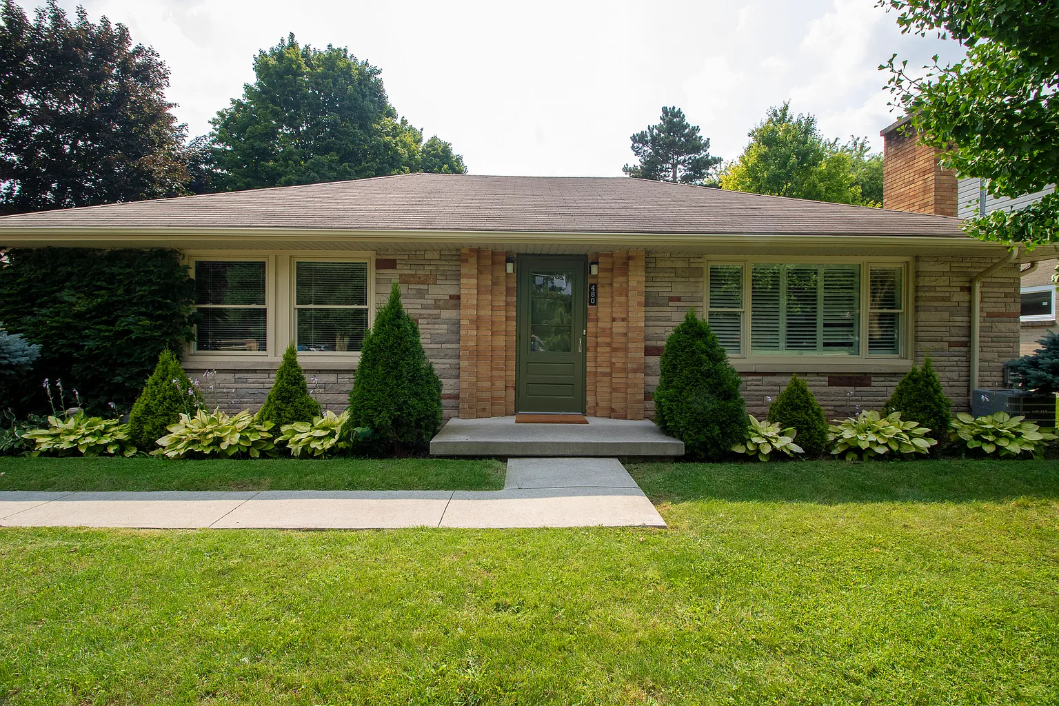 480 Pinetree Dr photo 1