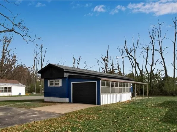 44 Lakewood Vlg, Medina, NY 14103