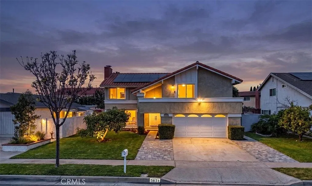 5 bed, 2.5 bath, 2400 sqft, $5,900 — Photo 1