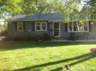 504 Hiawatha Dr, Saint Clair, MN 56080