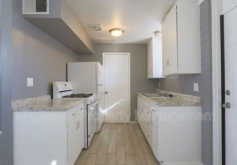 249 S Hobson — Photo 9